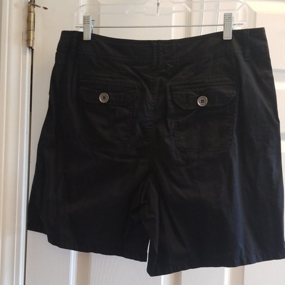 Shorts - Picture 3 of 4